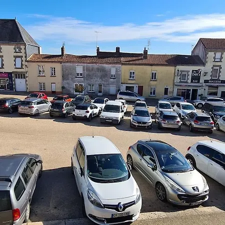 L'Udon-Thani Gite De Groupe A 4 Min Du Puy Du Fou Les Épesses Exterior foto